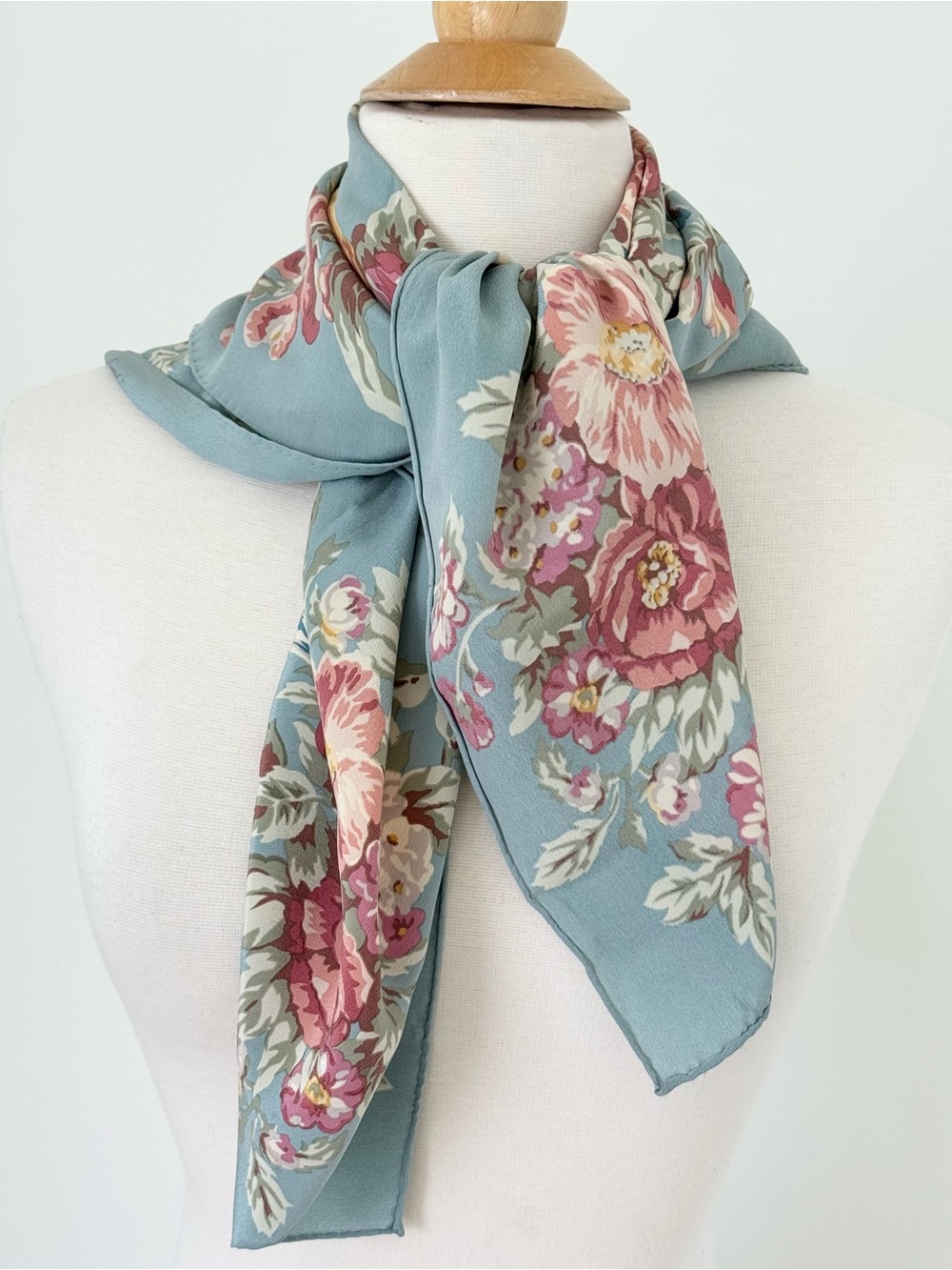 RALPH LAUREN VNTG 100% SILK FLORAL SCARF Lt blue